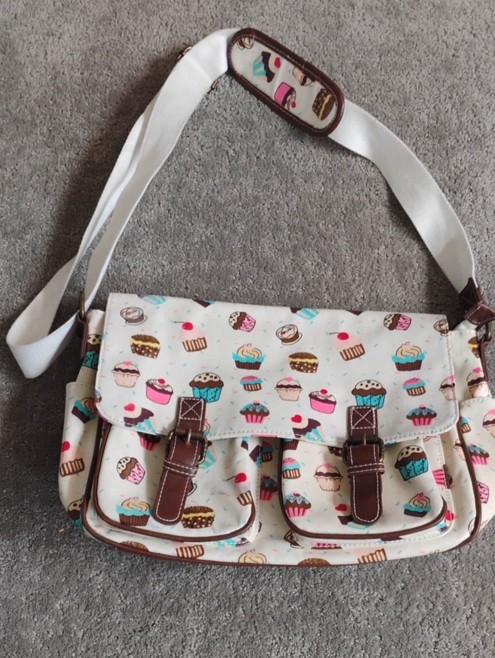 Cupcake Print Crossbody Bag in Cream. LYDC/London brand. Good Condition